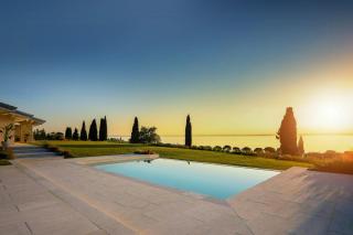Villa With Infinity Pool Overlooking Lake Garda - 9