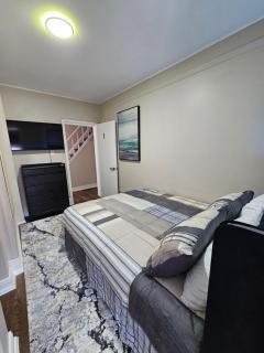 2BR Retreat with King Loft, Near Downtown Hospital - 9