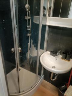 Studio Apartment next to Airport - 6