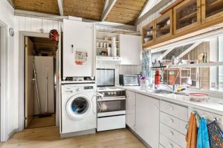 Charming Cottage Near The Water - 4