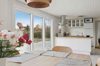 Bright Holiday Home With Sunny Terrace - 5