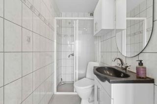 Bright Apartment With Open Sea Views - 8