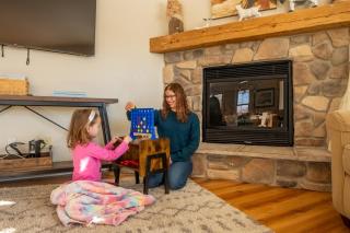 Cozy Retreat HotTub, FirePit, Arcade Fun & Dogs! - 4