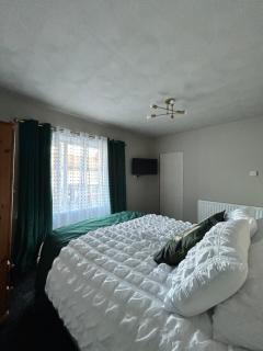 2-Bed Cardiff Home near city centre - 9