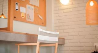 Yellow Moon Hotel - 8