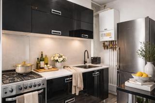 Bright Designer 1BR Apartment with Balcony & WiFi - 7