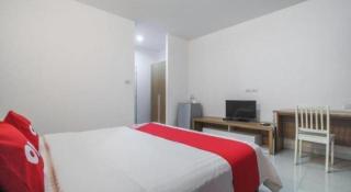 Super OYO 662 Malee Bunga Hotel - 1