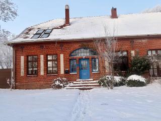 Historisches Schulhaus mit Kamin für Familiengarten an Nordsee - 2