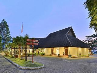 Grand Whiz Hotel Trawas Mojokerto - 0