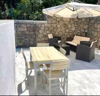 Ischia-Forio-Punta Caruso-La Grille du coq-villa 1 il prezzo della villa è riferito all'intero alloggio con il limite delle persone previste n 4 - 8