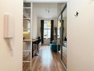 Kościuszki Lavish Studio with Mezzanine by BookingHost - 3