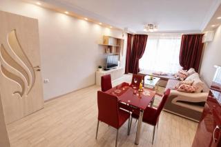 Red Dahlia Urban Stay - 5