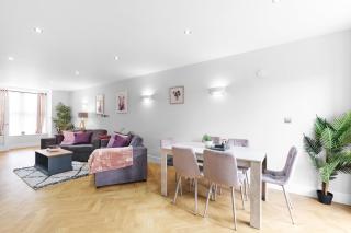 4 Bedroom and 3 Bathroom Family Home with Garden in Isleworth - 9