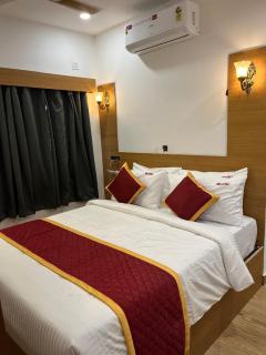 Sriveda Premium Hotel - 7