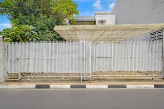 Hotel O near RS Fatmawati formerly White House - 1