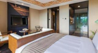 Erhai Lake Seclusion Life - 1