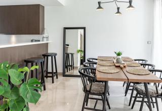 Luxury Marbella Townhouse Golden Green with Garden Views & Garage - 3