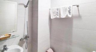 Canary Hue Hotel - 7