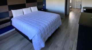 Americas Best Value Inn Gonzales - 1