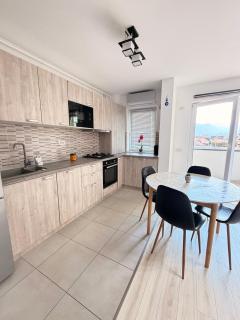 Luxury Collection Apartments - Coresi Mall Area - 4