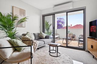 Stylish Retreat Balcony Parking City Access - Sydney - 0