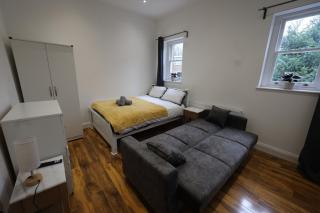 Private Luxury Ensuite Room Greater London, Free Parking Gatwick 15MIN - 5