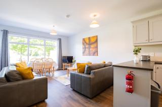 Bright 2-Bed Apt Close Galway City - 0