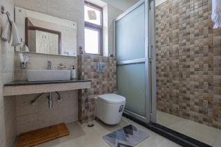 SnowPeak Villa 3-BHK Pet-friendly Hideaway with Hill Views - 3