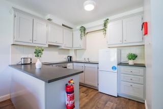 Bright 2-Bed Apt Close Galway City - 7