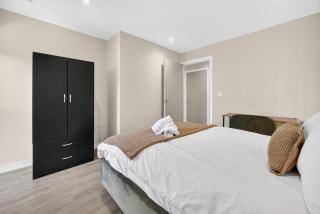 Stunning 2BR Apartment Cardiff Bay with Balcony - 7