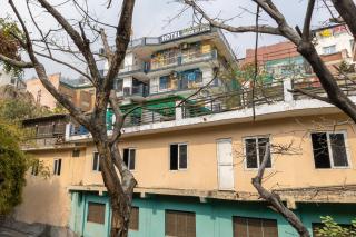 Hotel Indra Palace 100m from Ganga Ghat - 2