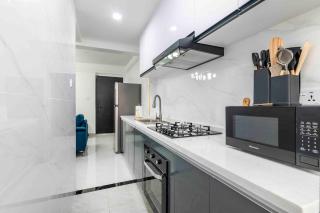 Executive 2BR with Game Room, Gym ,Cafè & Simulator - 1