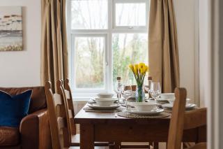 Tenby South Beach Hideaway with Parking - 5