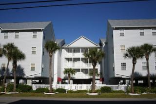 Spacious 4BR • Beach Right Across the Street • First-Floor • Community Pool Elevator • Ocean Pointe A2 - Myrtle Beach - 0