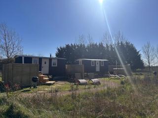 ShepherdsHut-HotTub-Cotswolds-PetFriendly - 5