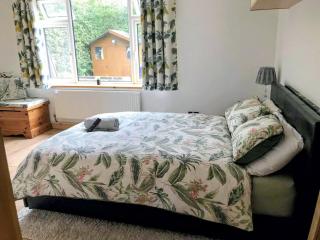 Relaxing Birdsong 4 Bedroom House - 4
