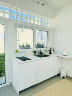 Sunny Rooftop Studio- Lycabettus view- near metro - 5