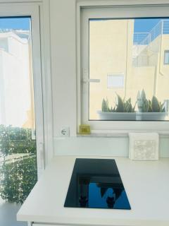 Sunny Rooftop Studio- Lycabettus view- near metro - 2