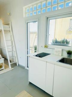 Sunny Rooftop Studio- Lycabettus view- near metro - 4