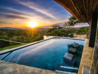 6 to 8 Sleeper Luxury Bush Villa - 7