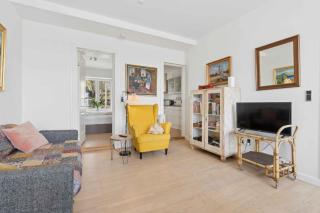 Bright Apartment With Open Sea Views - 4