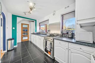 Spacious 3BED Home in Derby - Ideal for Groups - 8