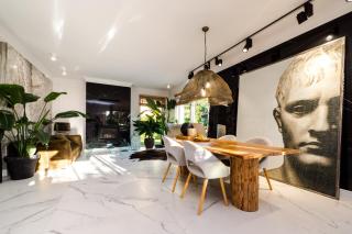 Luksusowa Willa z Ogrodem, Jacuzzi i Kominkiem - 2