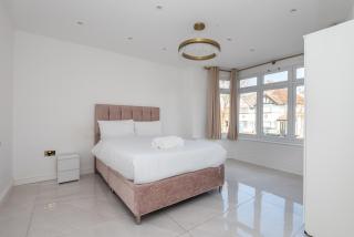 Spacious 4BR Home Garden & Office Space - 9