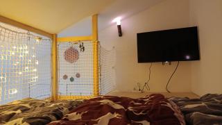 Familienauszeit in Hirschs Dachstüberl mit 2,4m breitem Familienbett, Spiel- und Schlafgalerie für Kinder, aktivCard, Pool, Sauna und Panoramaausblick - 2