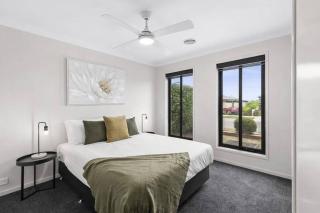 Chifley Place - Modern Comfort near Delacombe Town - 9