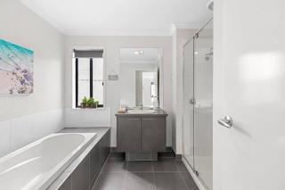 Chifley Place - Modern Comfort near Delacombe Town - 4
