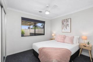 Chifley Place - Modern Comfort near Delacombe Town - 1