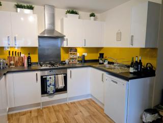 Modern 2 bedroom Flat with Parking Balcony and WiFi - 9