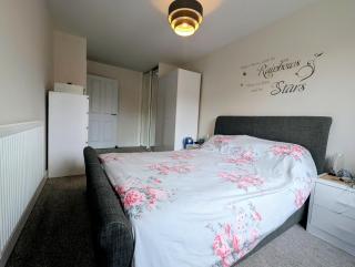 Modern 2 bedroom Flat with Parking Balcony and WiFi - 8